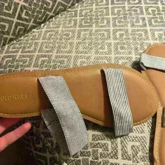Old navy sandals - Picture 3 of 4